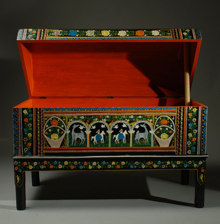 Vintage Mexican Painted and Lacquered Chest - Olinala 3