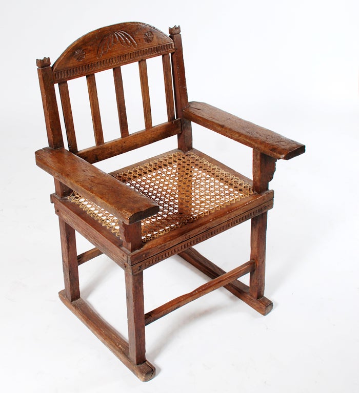 A good Antique Colonial Arm-chair. In Excellent Condition For Sale In San Francisco, CA