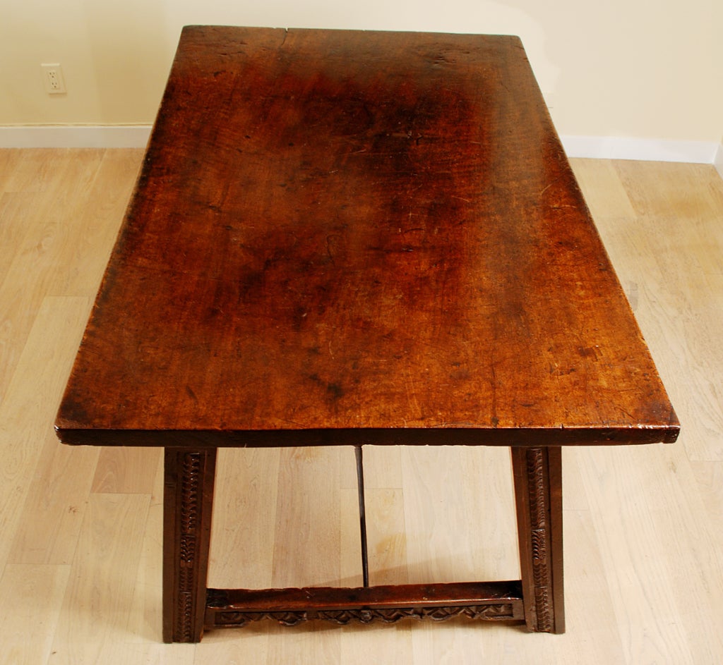 17th Century Spanish Baroque Period Walnut Center Table For Sale 1