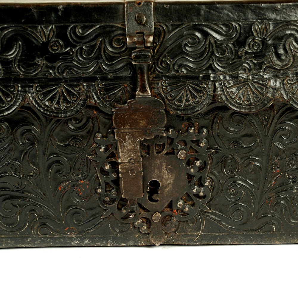 Rare 18th Century Spanish Colonial Embossed Leather Petaca Box 1