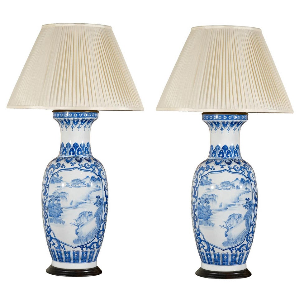 Paire de lampes anciennes en porcelaine bleue et blanche