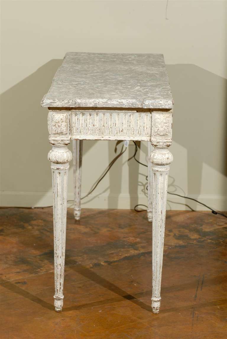 Pair of pale gray painted classical Louis XVI style consoles. For Sale 5