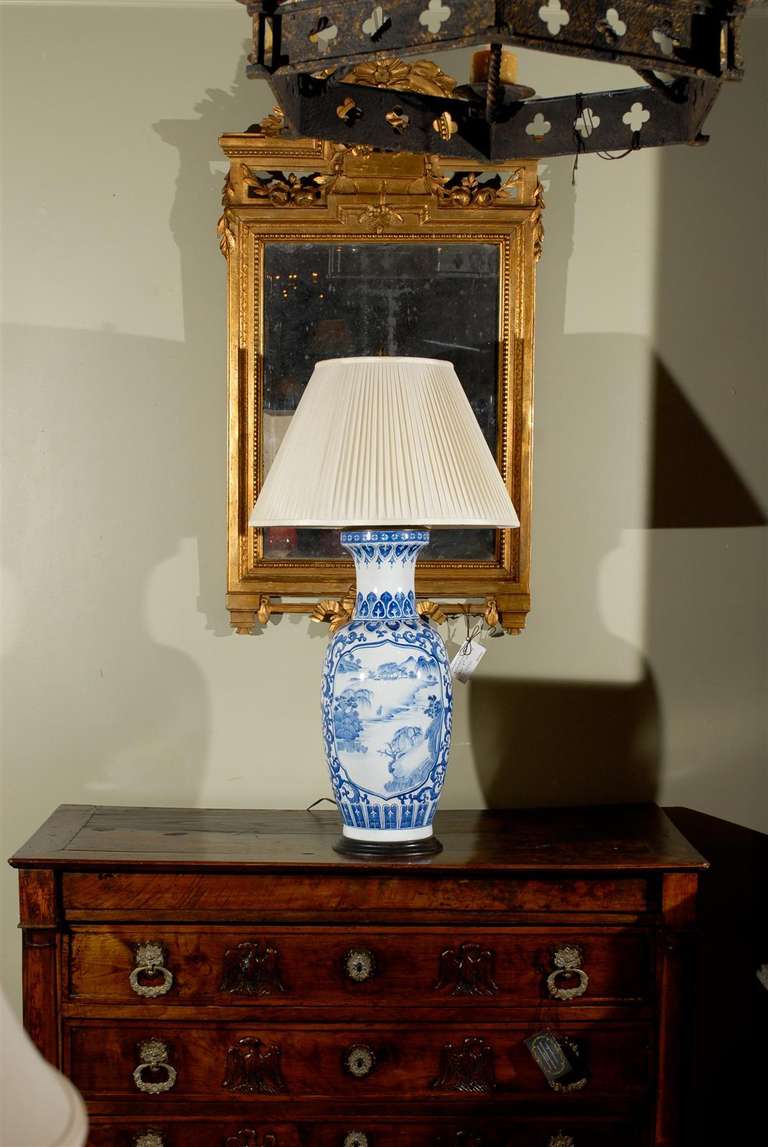 Paire de lampes anciennes en porcelaine bleue et blanche Excellent état à Atlanta, GA