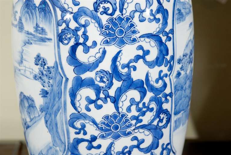 Paire de lampes anciennes en porcelaine bleue et blanche 6