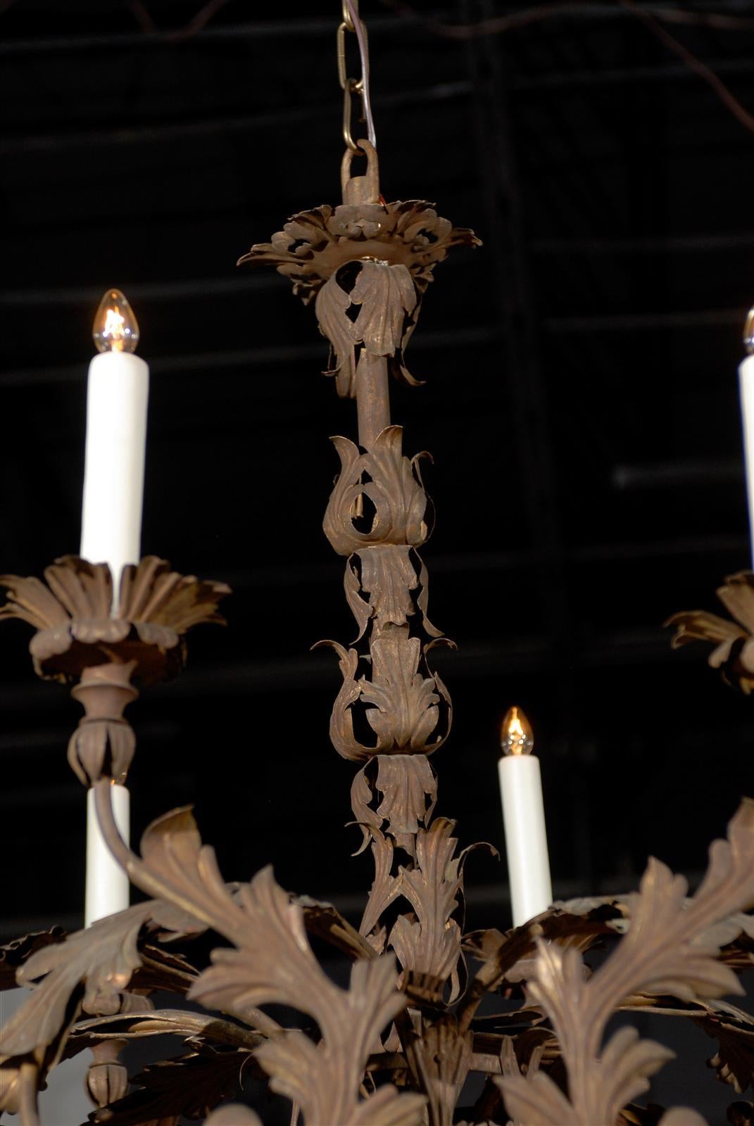 Italian 1890s Wrought Iron Eight-Light Chandelier with Scrolling Acanthus Leaves For Sale 2