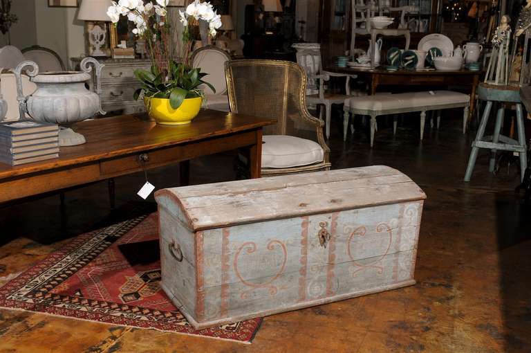 Late 18th Century Swedish Pine Trunk with Blue Paint In Good Condition In Atlanta, GA