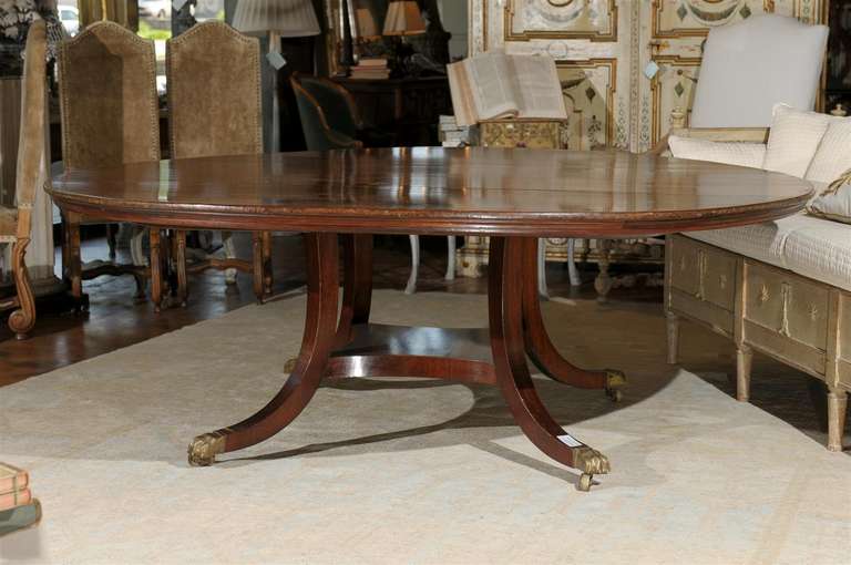 Irish Mahogany Table with Birdcage Pedestal In Excellent Condition In Atlanta, GA