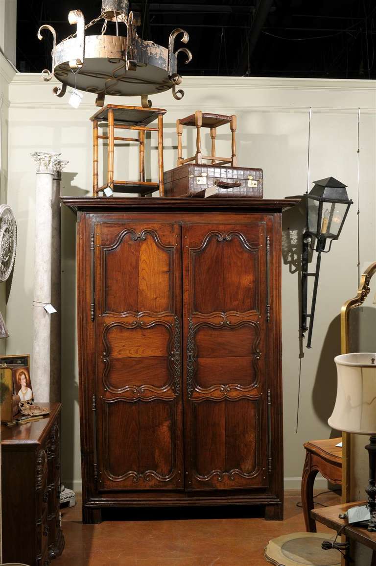 Early 19th Century French Oak Armoire In Excellent Condition In Atlanta, GA