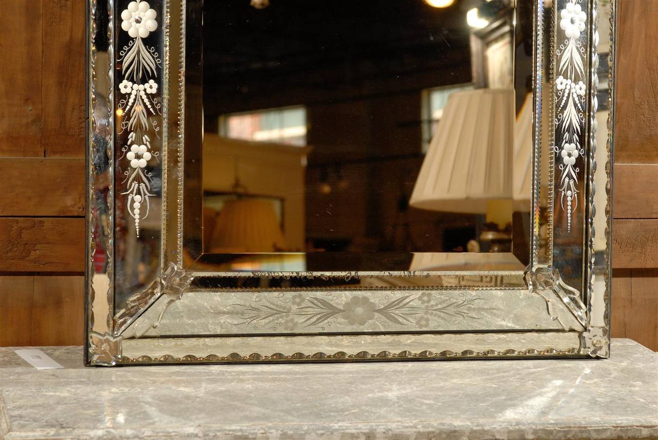 Venetian Mirror In Excellent Condition In Atlanta, GA
