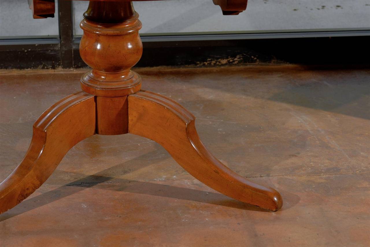 Italian 1850s Fruitwood Round Tilt-Top Dining Table with Pedestal Base In Excellent Condition In Atlanta, GA