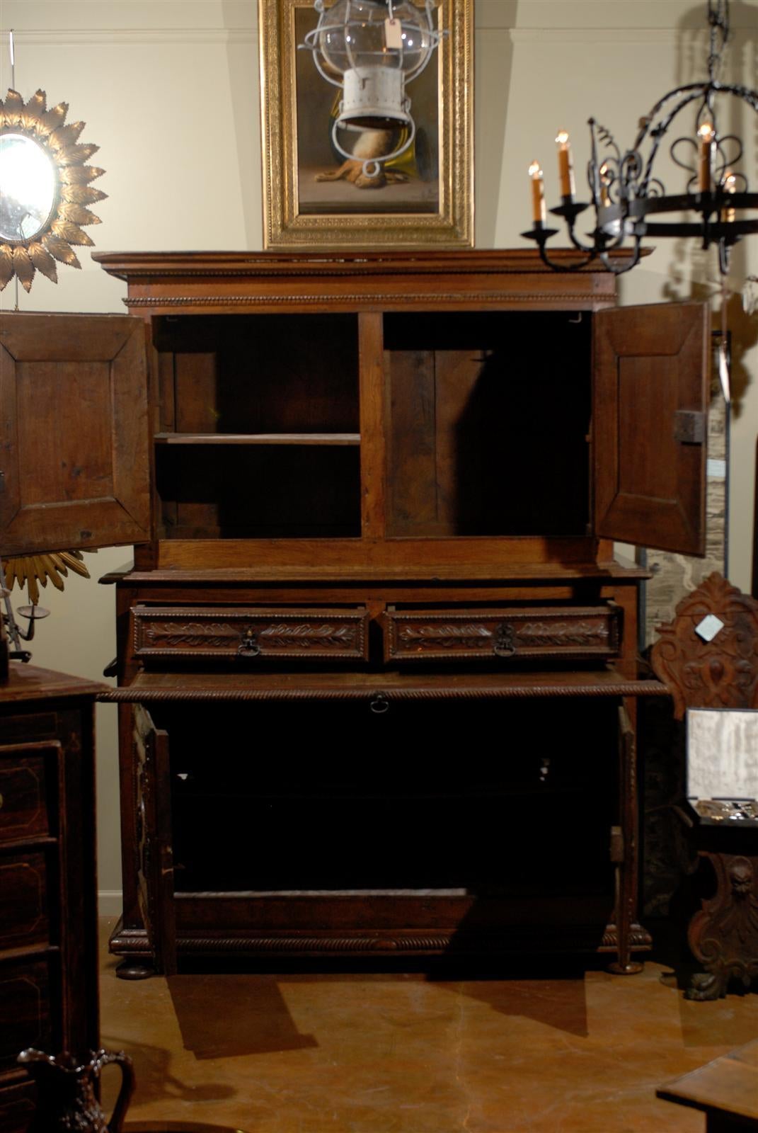 Early 17th Century French Walnut Buffet à Deux Corps 2