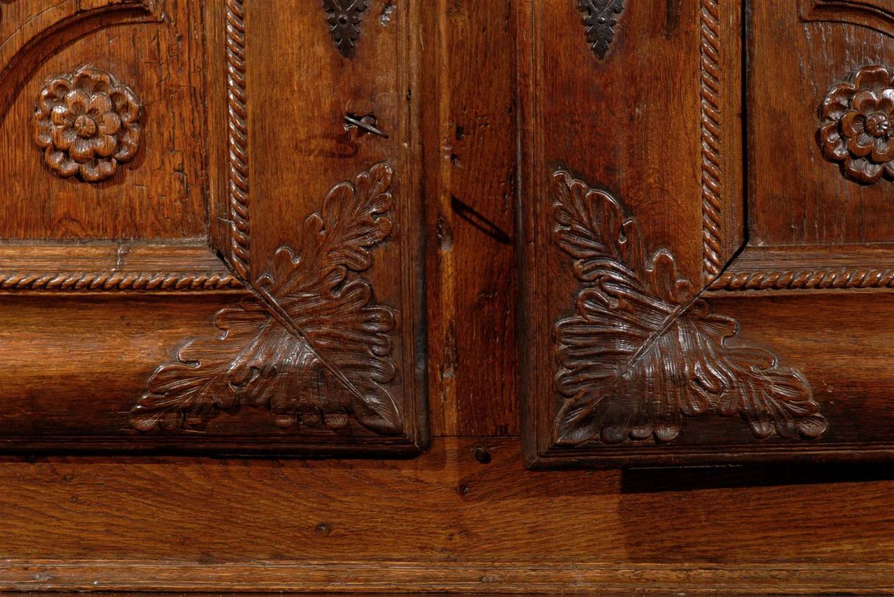 Early 17th Century French Walnut Buffet à Deux Corps 4