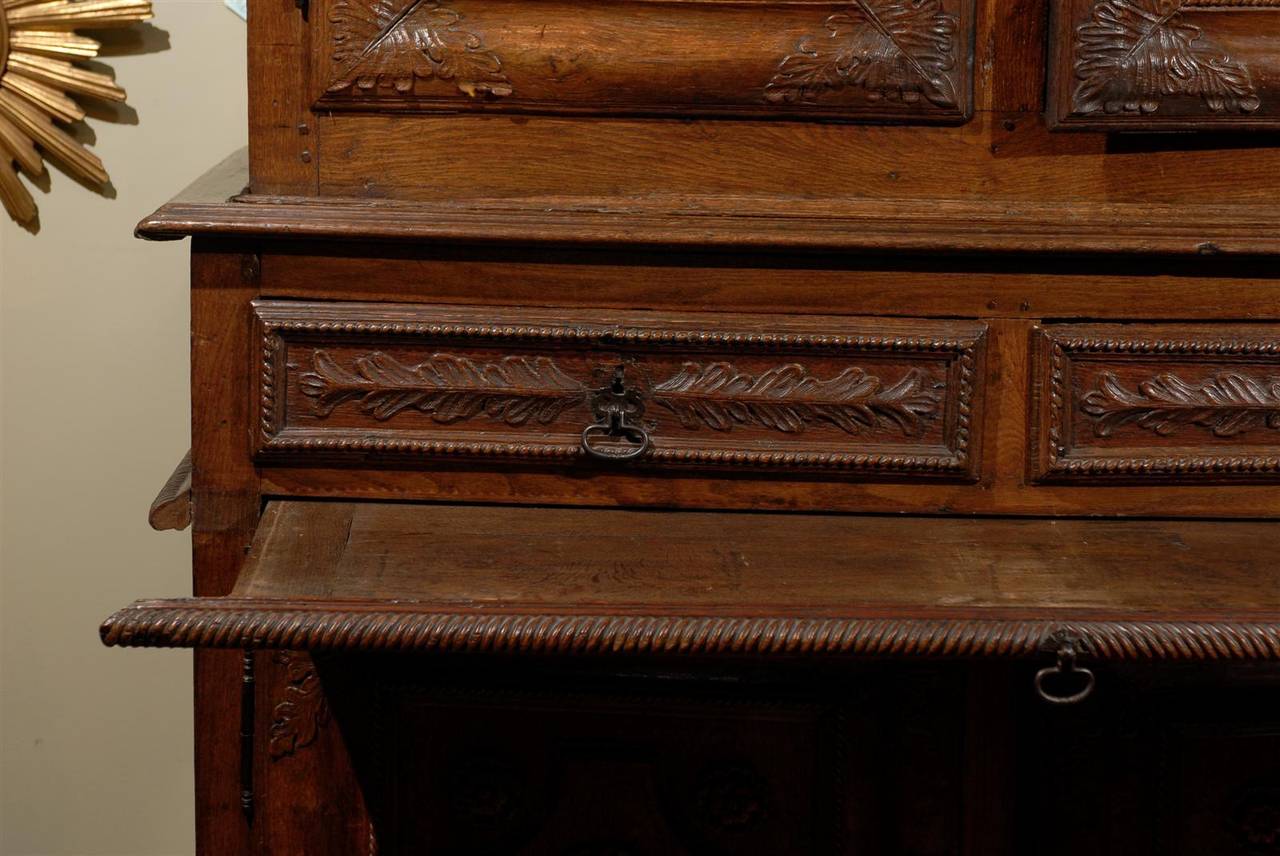 Early 17th Century French Walnut Buffet à Deux Corps 1