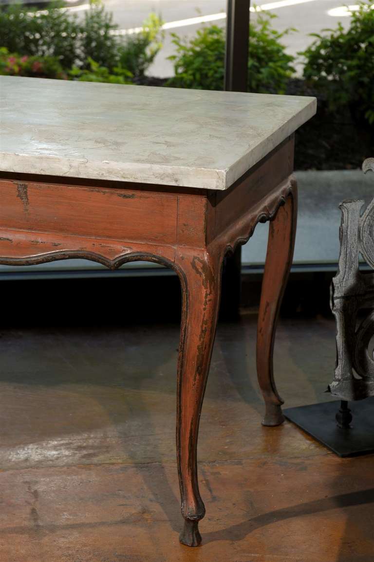 Louis XV Provincal Painted Center Table with Cabriole Legs In Excellent Condition For Sale In Atlanta, GA