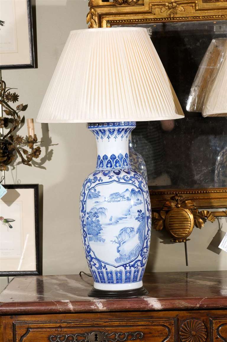 Pair of Antique Blue and White Porcelain Lamps For Sale 1