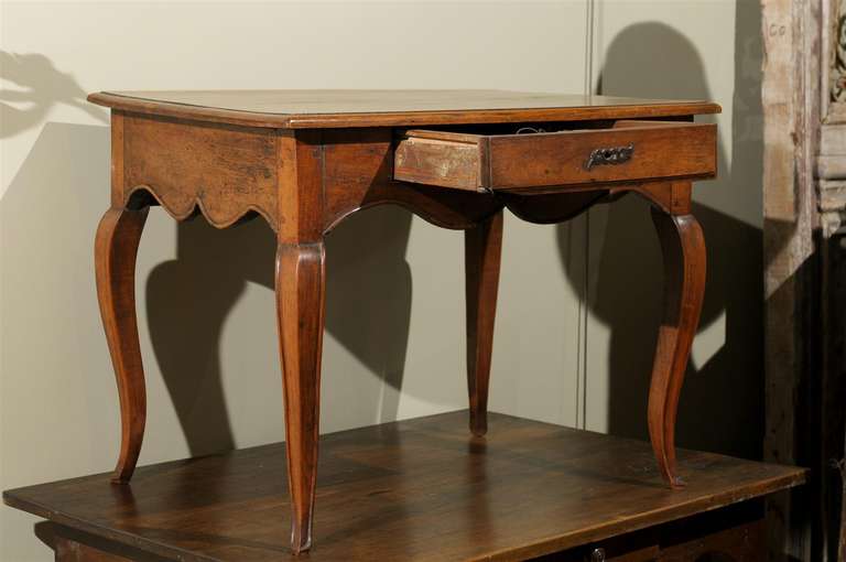 19th Century French Walnut Table For Sale 1