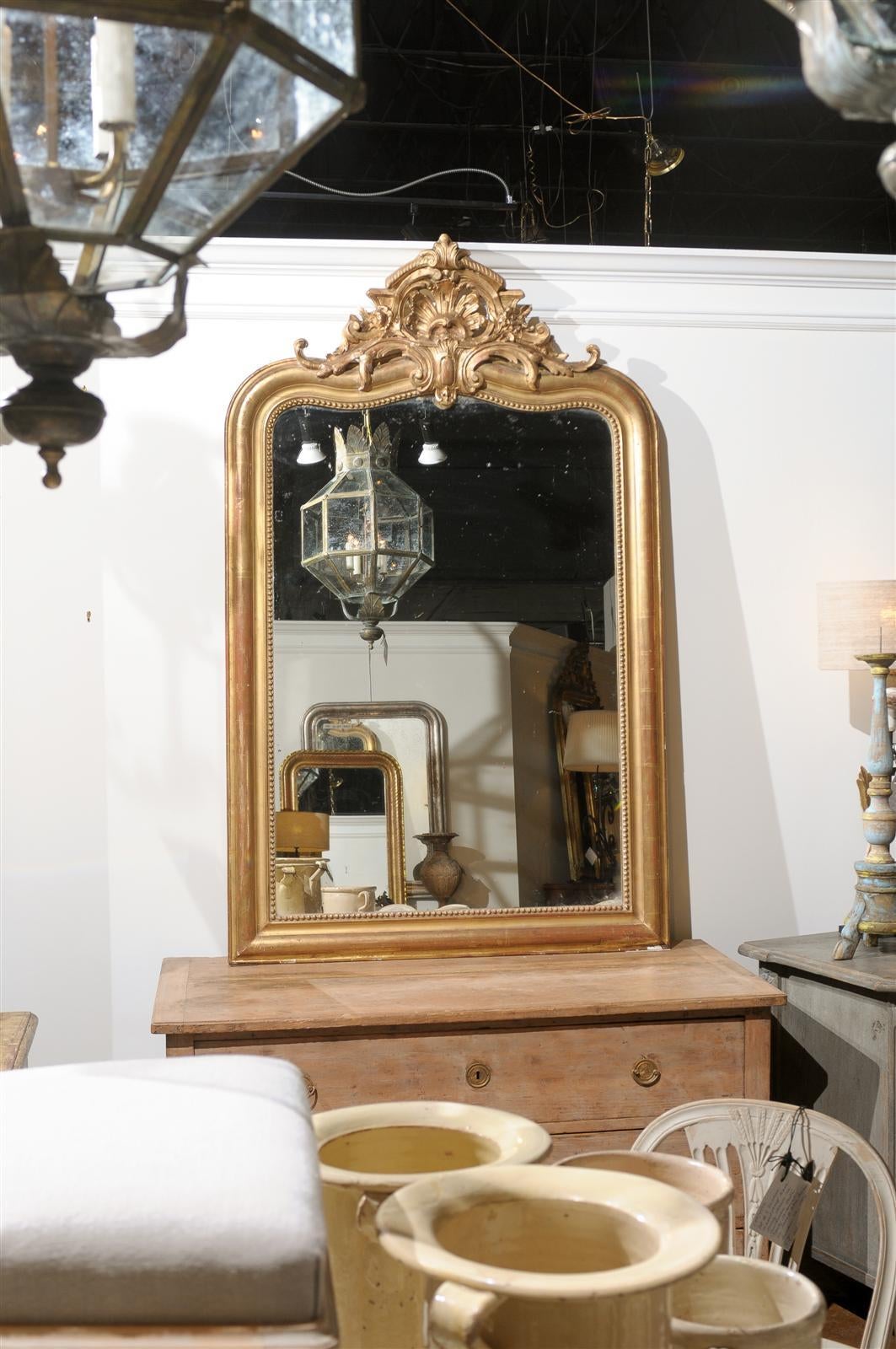 French Giltwood Mirror with Crest In Good Condition In Atlanta, GA