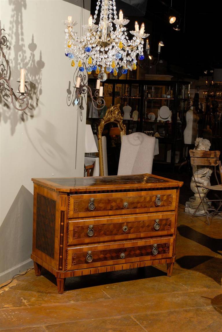 Early 19th Century French Marquetry Inlaid Commode In Excellent Condition In Atlanta, GA