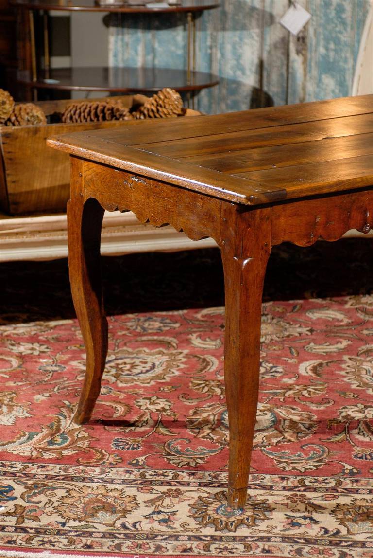 French Fruitwood 19th Century Farm Dining Table with Cabriole Legs For