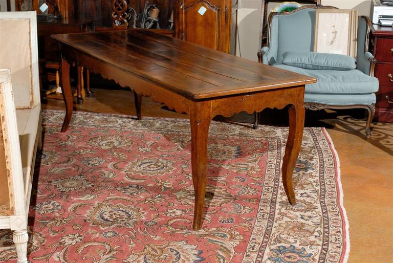 French Fruitwood 19th Century Farm Dining Table with Cabriole Legs For