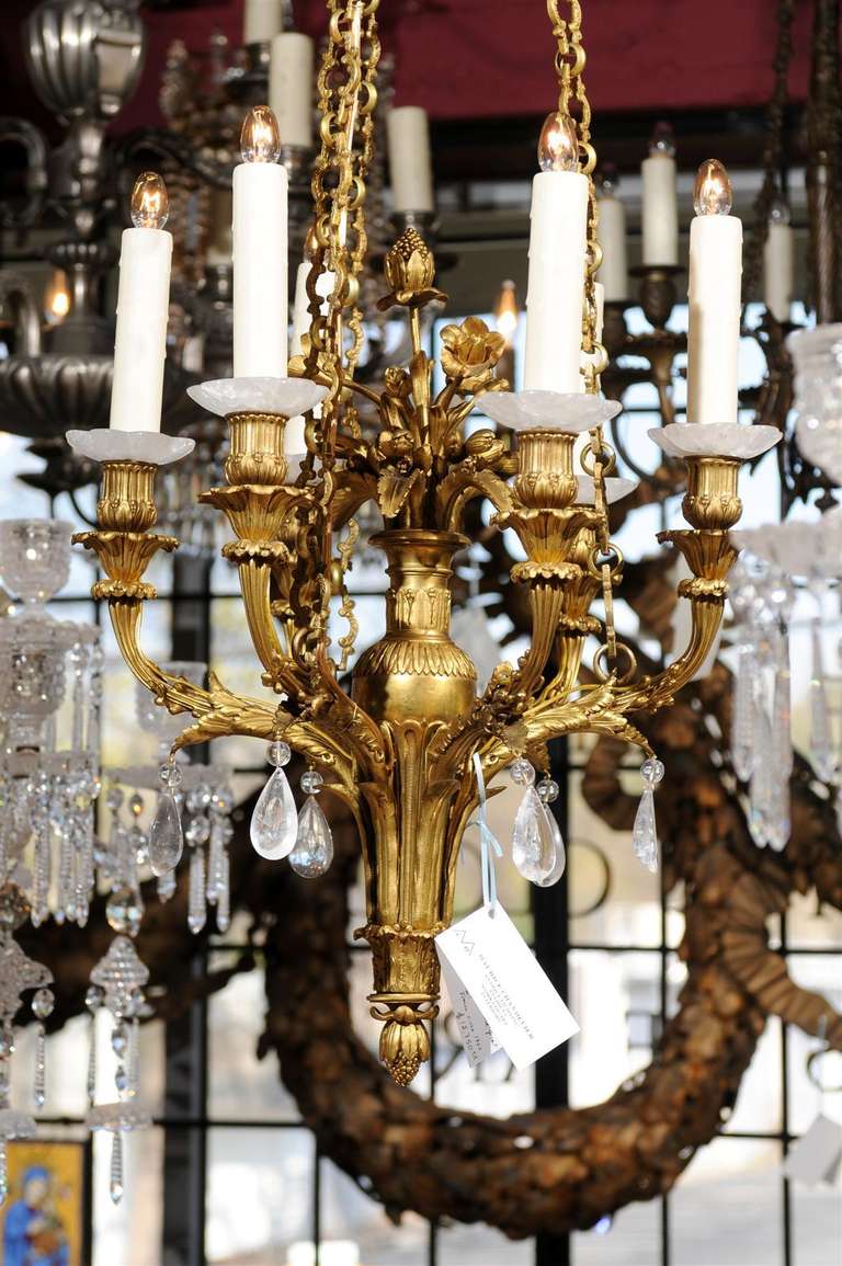 Lustre ancien Lustre en bronze doré et cristal de roche Excellent état - En vente à Atlanta, GA