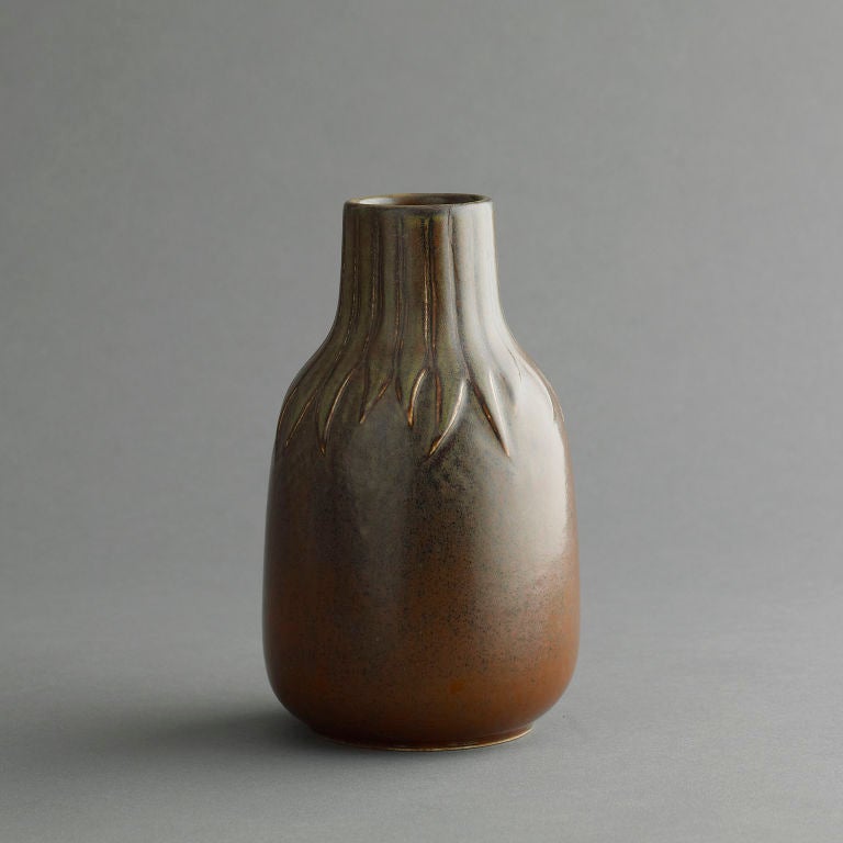 Saxbo by Edith Sonne Brun brown short neck ceramic vase with decorative stem-like pattern around the neck.