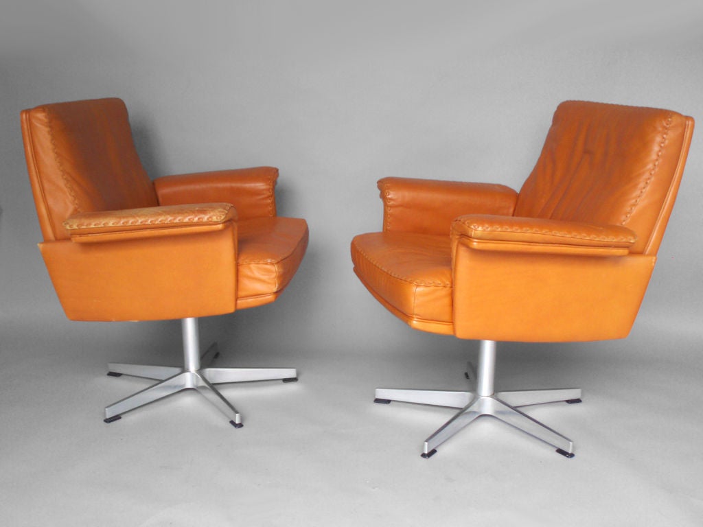 Late 20th Century Pair of Leather Swivel Client Lounge Chairs