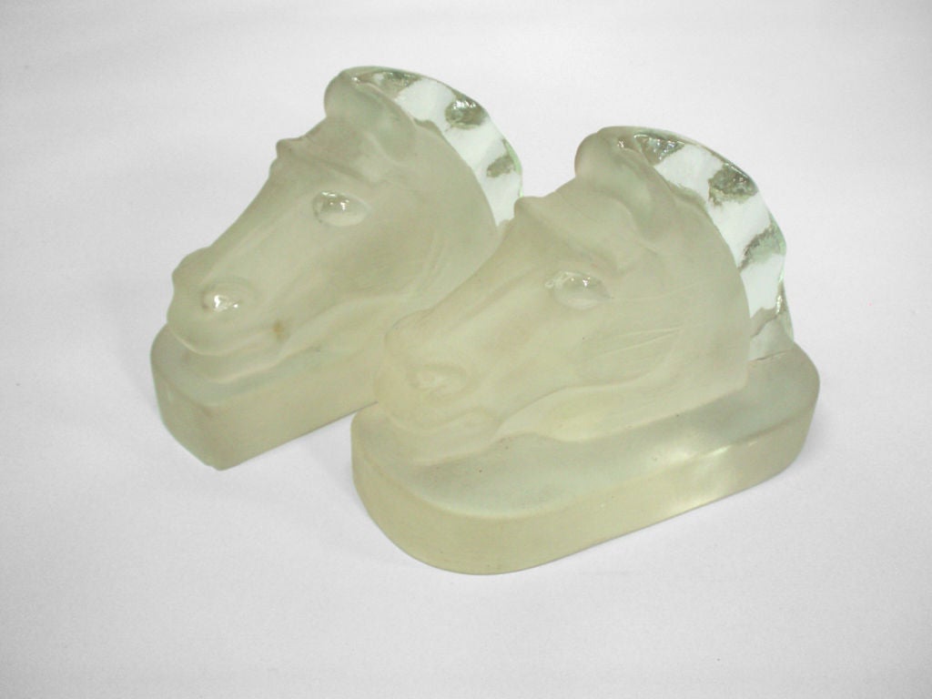 Buchstützen aus gegossenem Glas mit Pferdekopf aus Lalique im Mascot-Stil, Art déco (Gegossen) im Angebot