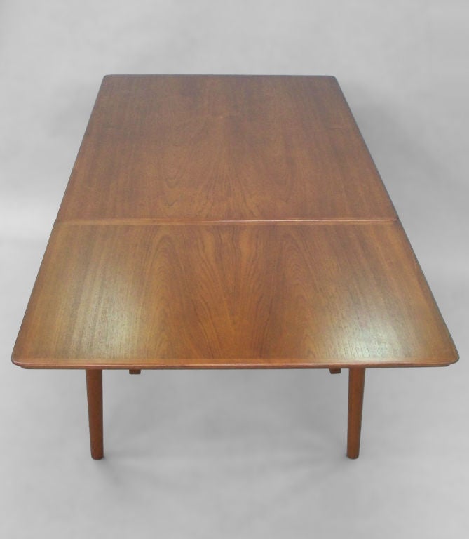 Teak Dining Table  In Good Condition For Sale In Ferndale, MI