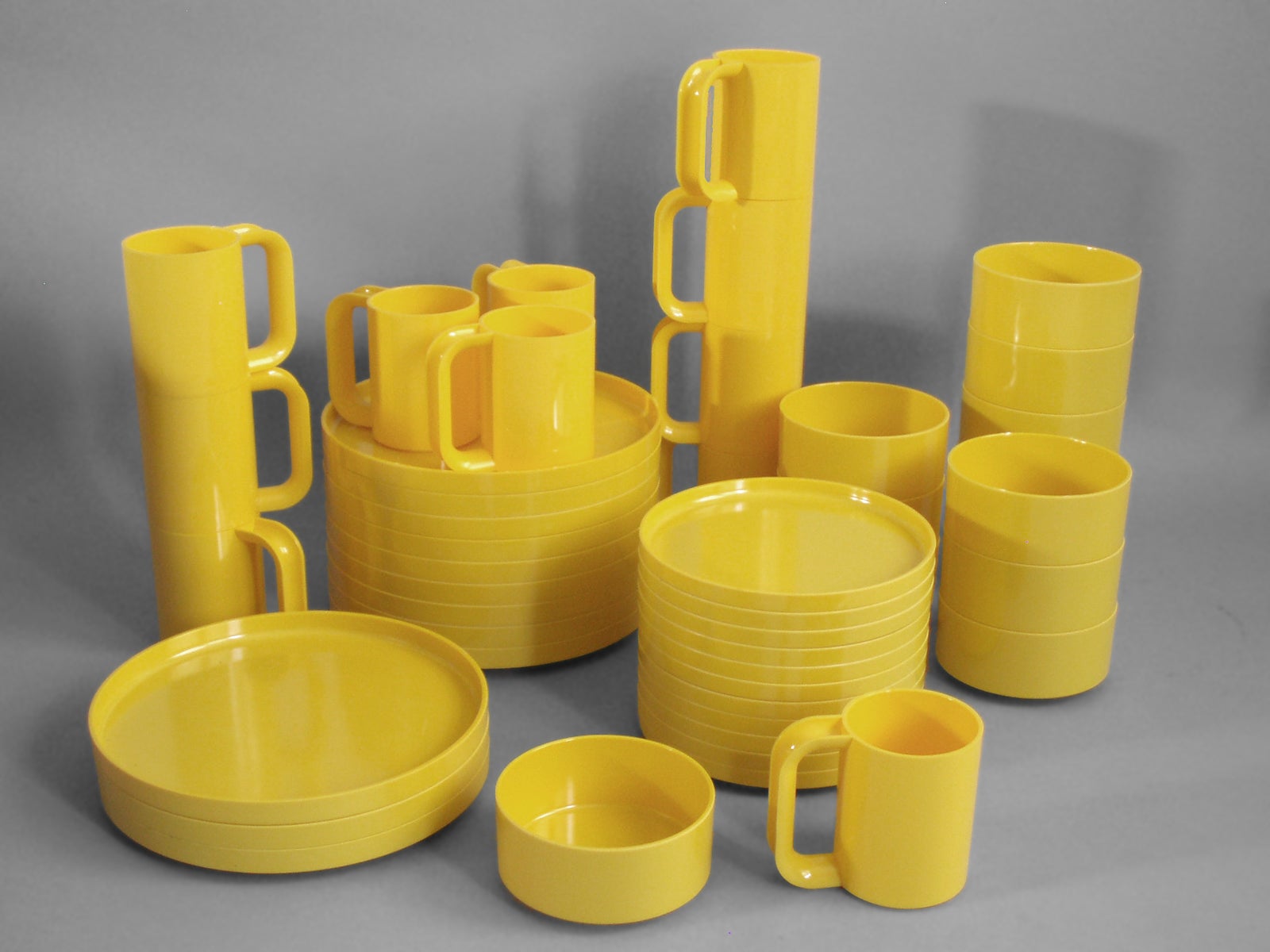 Plastic Dish Set by Massimo Vignelli for Heller