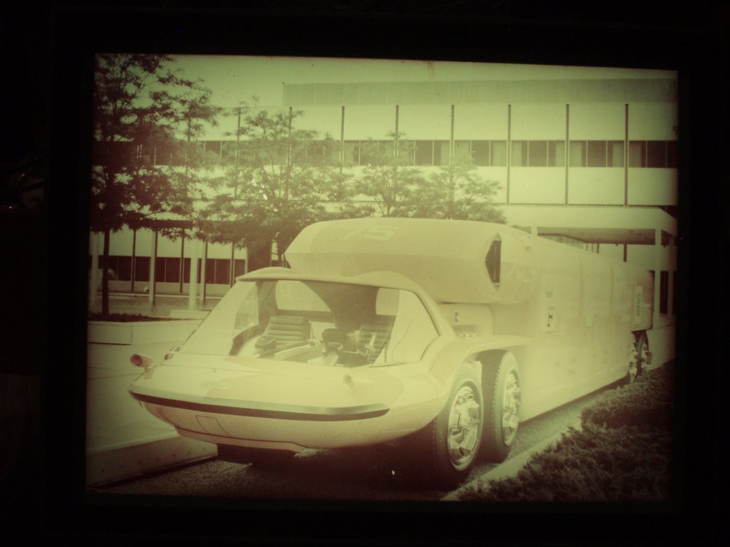 Milieu du XXe siècle Huit images importantes pour boîte à lumière en forme de voitures conceptuelles de General Motors en vente