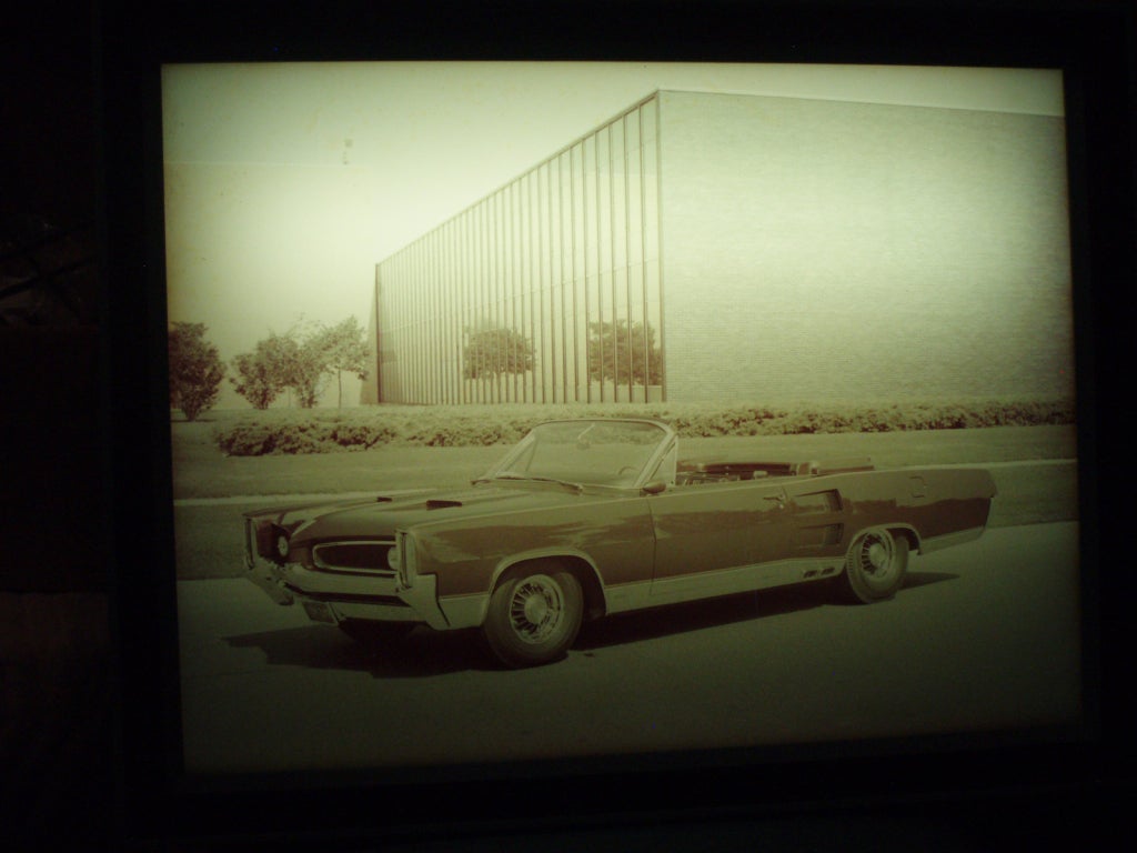 Huit images importantes pour boîte à lumière en forme de voitures conceptuelles de General Motors en vente 3