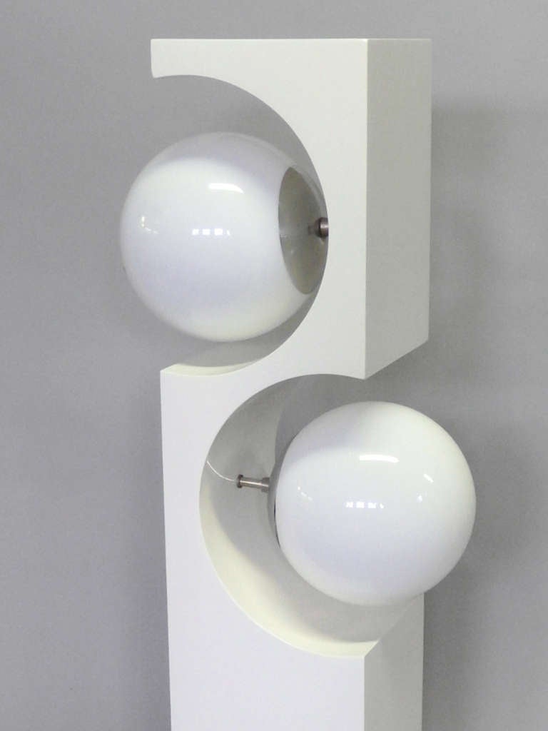 American Op Pop Mod White Lacquered Round Globe Table Lamp