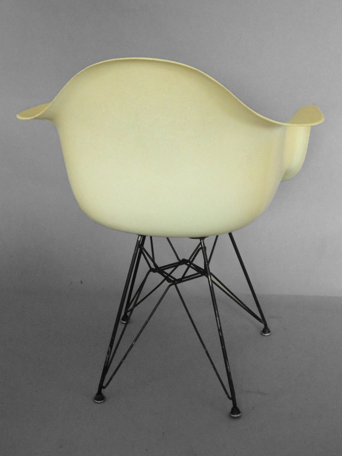 From the design offices of Charles and Ray Eames  the fiberglass DAR chair . This one on Eiffel tower base . DAR is the abbreviation for Eames Dining (D) height, Arm (A) Chair, on Rod (R) Base released in the first year of arm chair production  in