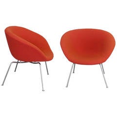 Pair of Arne Jacobsen Pot Chairs 1