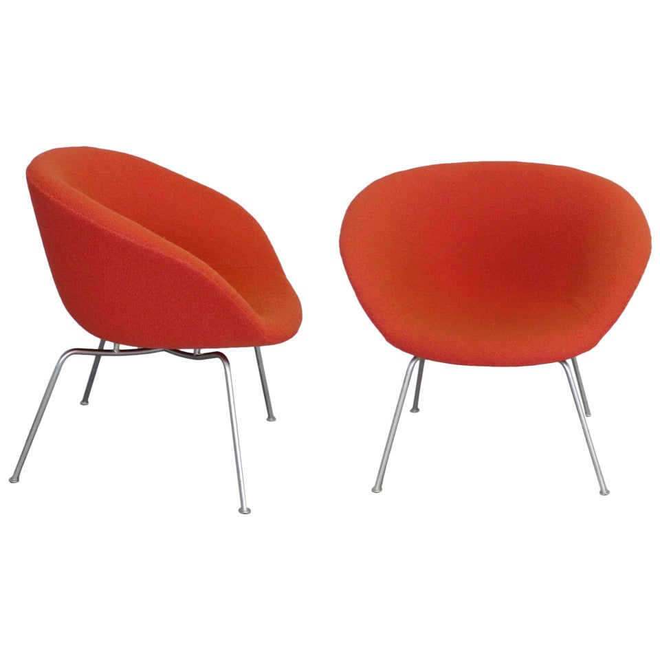 Pair of Arne Jacobsen for Fritz Hansen Pot Chairs