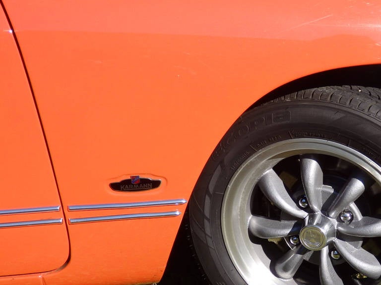Verre Volkswagen Ghia by Karmann convertible car orange de 1972 en vente