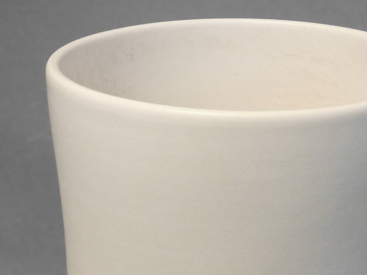 Large Matte White Planter Pot in the Style of Architectural Pottery In Good Condition In Ferndale, MI