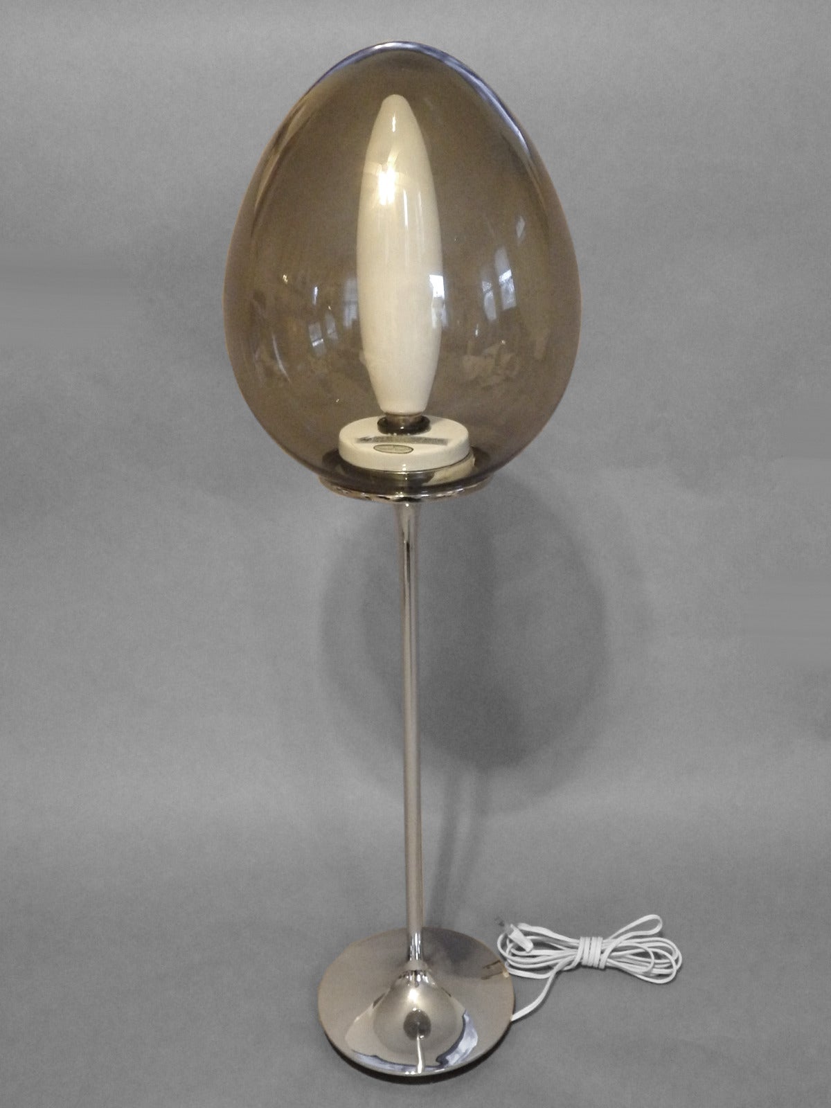 Mid-Century Modern Pair of Chrome Base Stemlite Mushroom Lamps with Original Tapio Wirkkala Bulbs For Sale