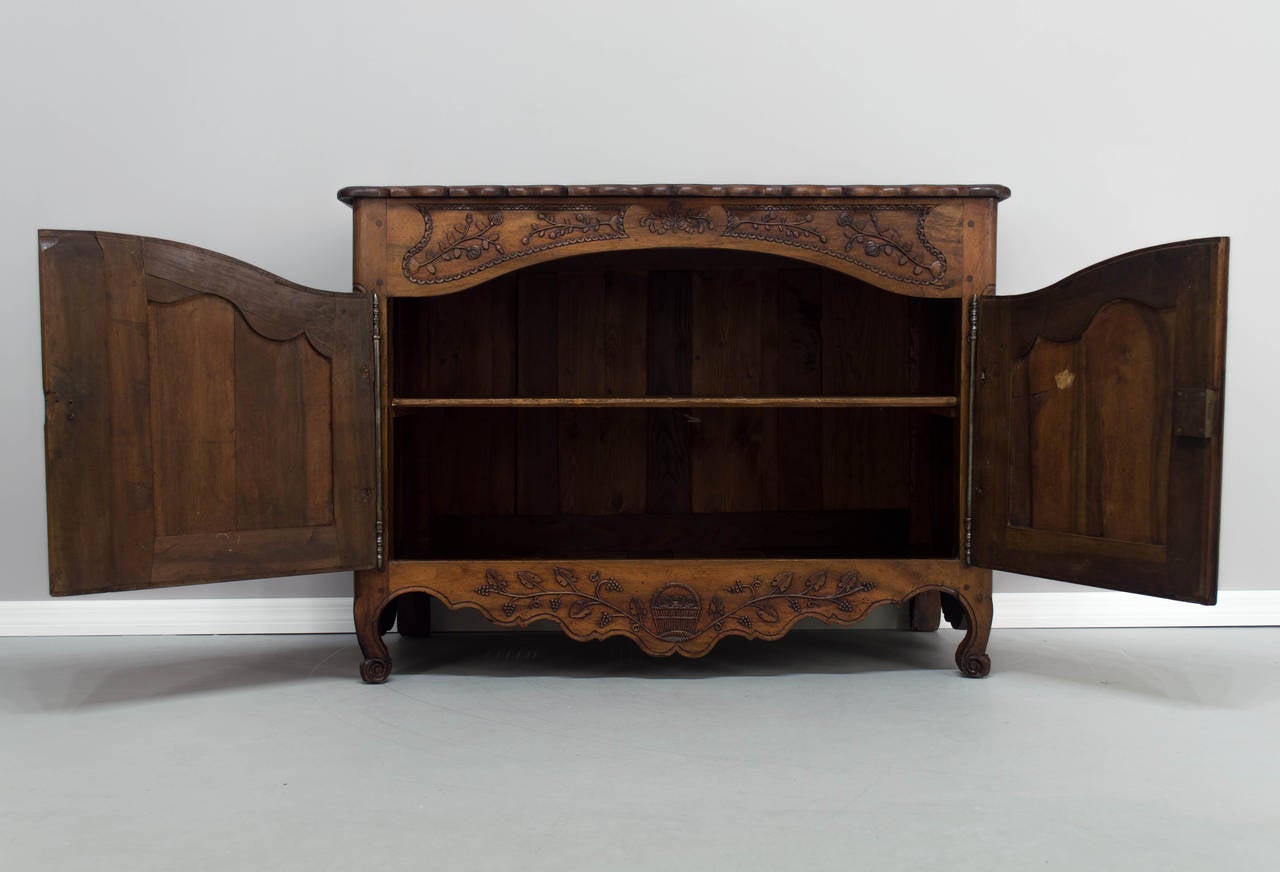 18th Century French Louis XV Buffet Provençal or Sideboard 2