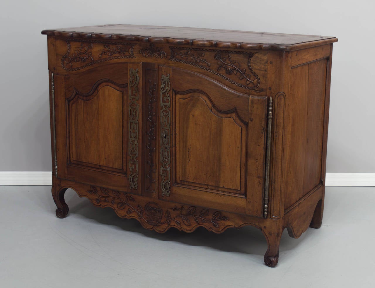 18th Century French Louis XV Buffet Provençal or Sideboard 4