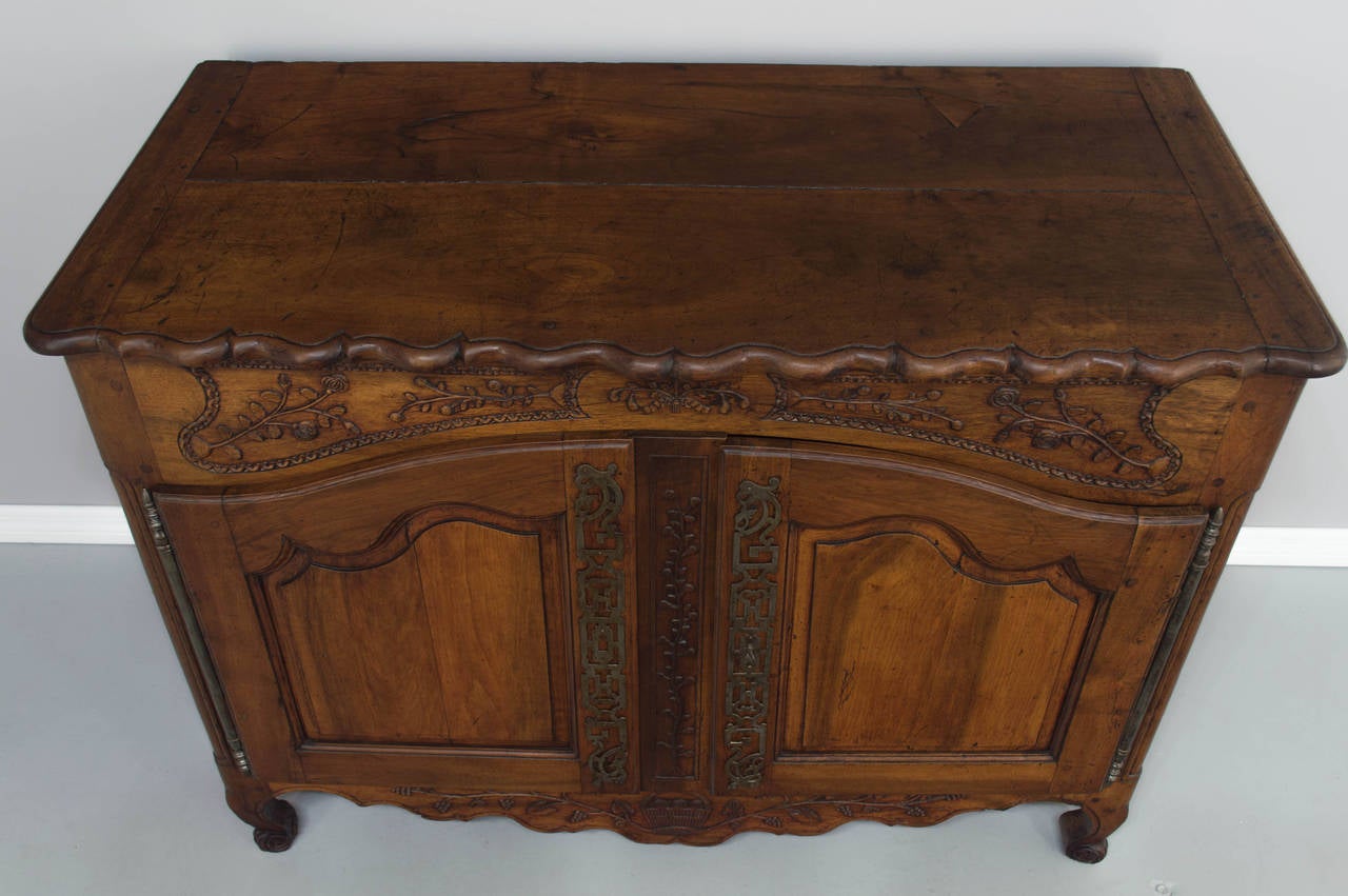 18th Century French Louis XV Buffet Provençal or Sideboard 5