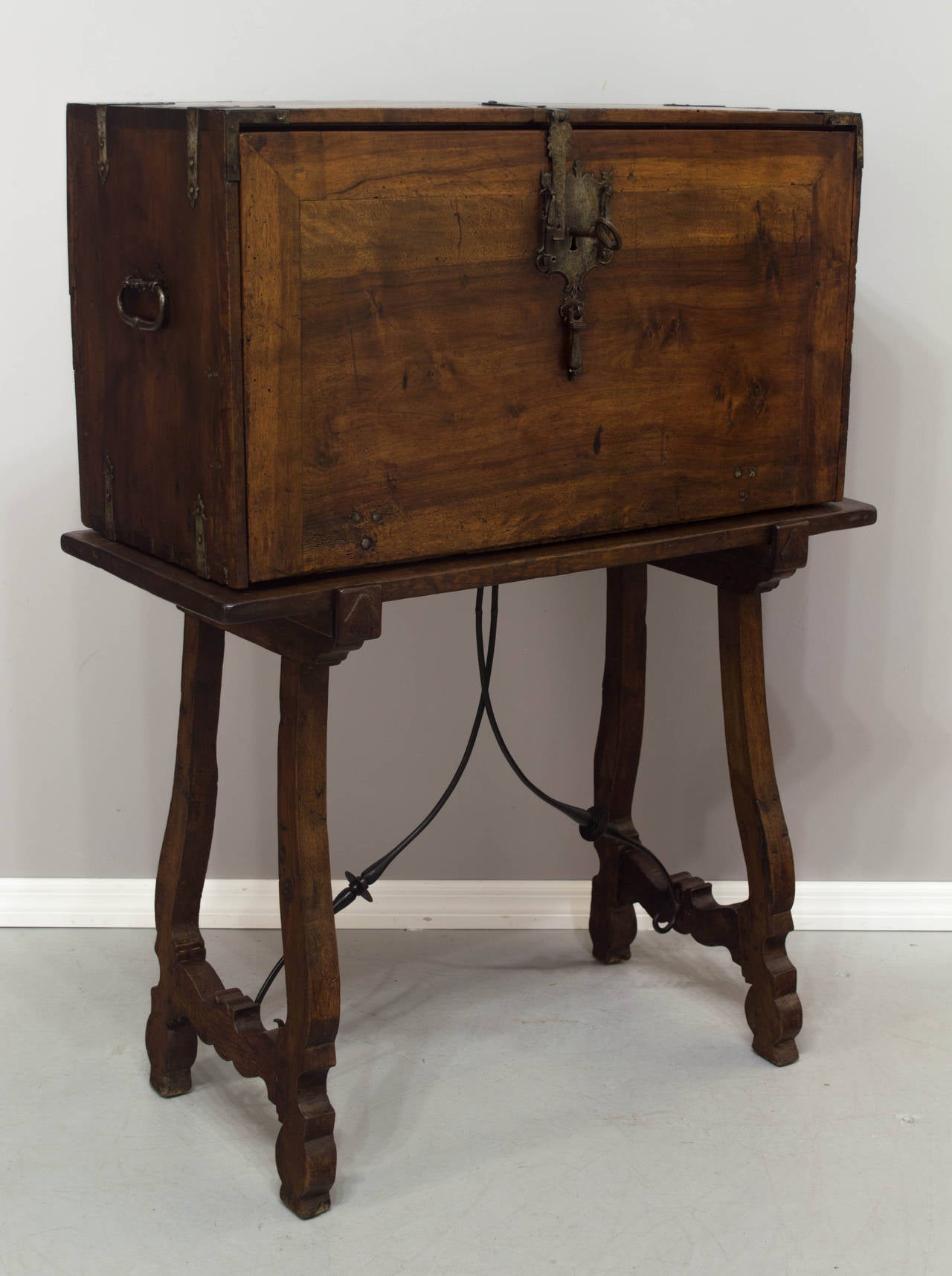 18th century Spanish vargueno (also bargueno) or portable desk, made of hand planed walnut with pegged construction. The drop front opens to an interior that is divided into twelve dovetailed drawers and two cabinets with working locks and keys,