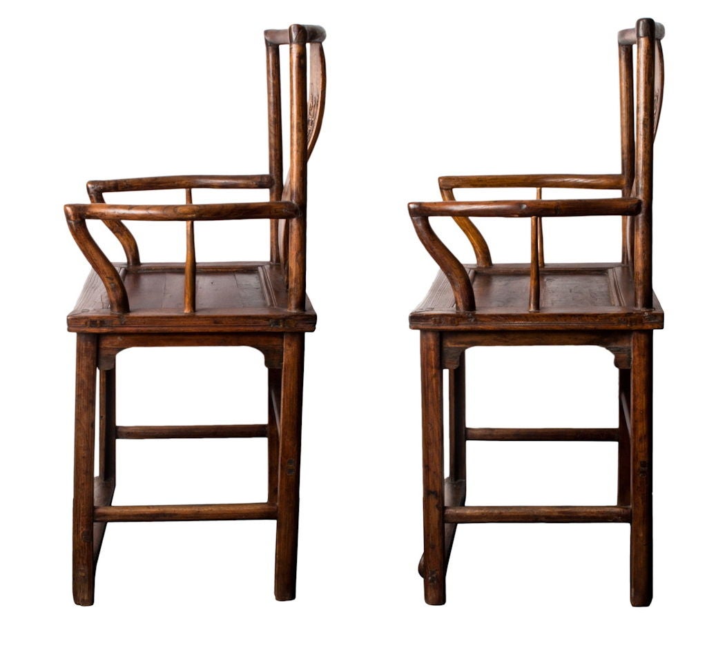Made of Northern Elm wood in the last quarter of the 18th century, a great pair of arm chairs.<br />
<br />
More antiques at www.ofleury.com