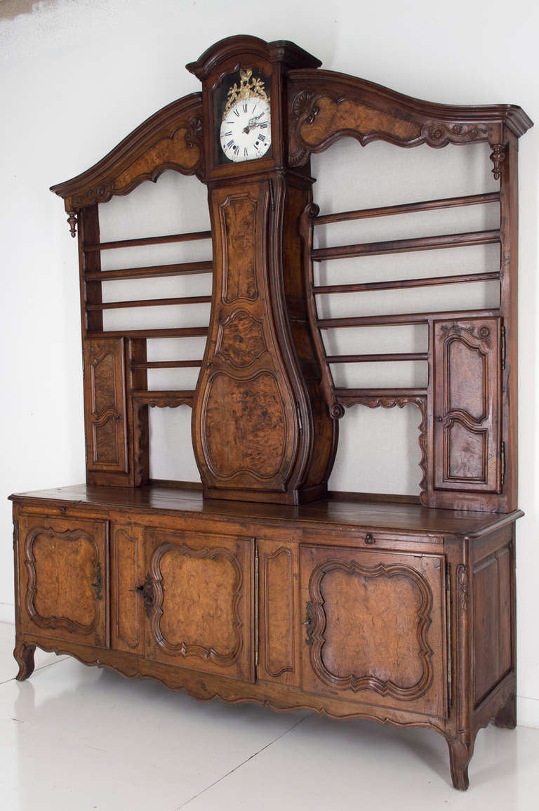 A stunning vaisselier from the Burgundy province made in the 18th century with mixed woods (oak, walnut, burl of oak), typical work from a small town cabinetmaker, having in the lower part, three panel doors and two pull-outs from a later date. The