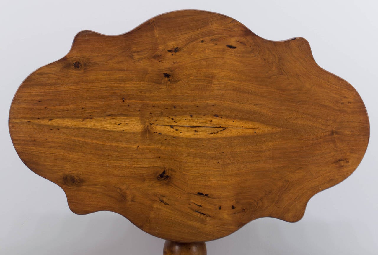 Louis Philippe 19th Century French Walnut Gueridon or Tilt-Top Table