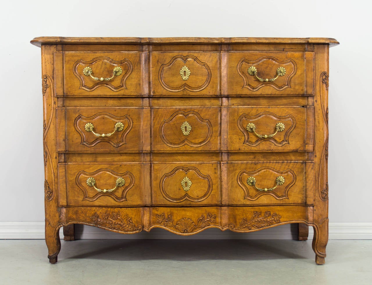 18th Century French Louis XV Commode or Chest of Drawers In Excellent Condition In Winter Park, FL