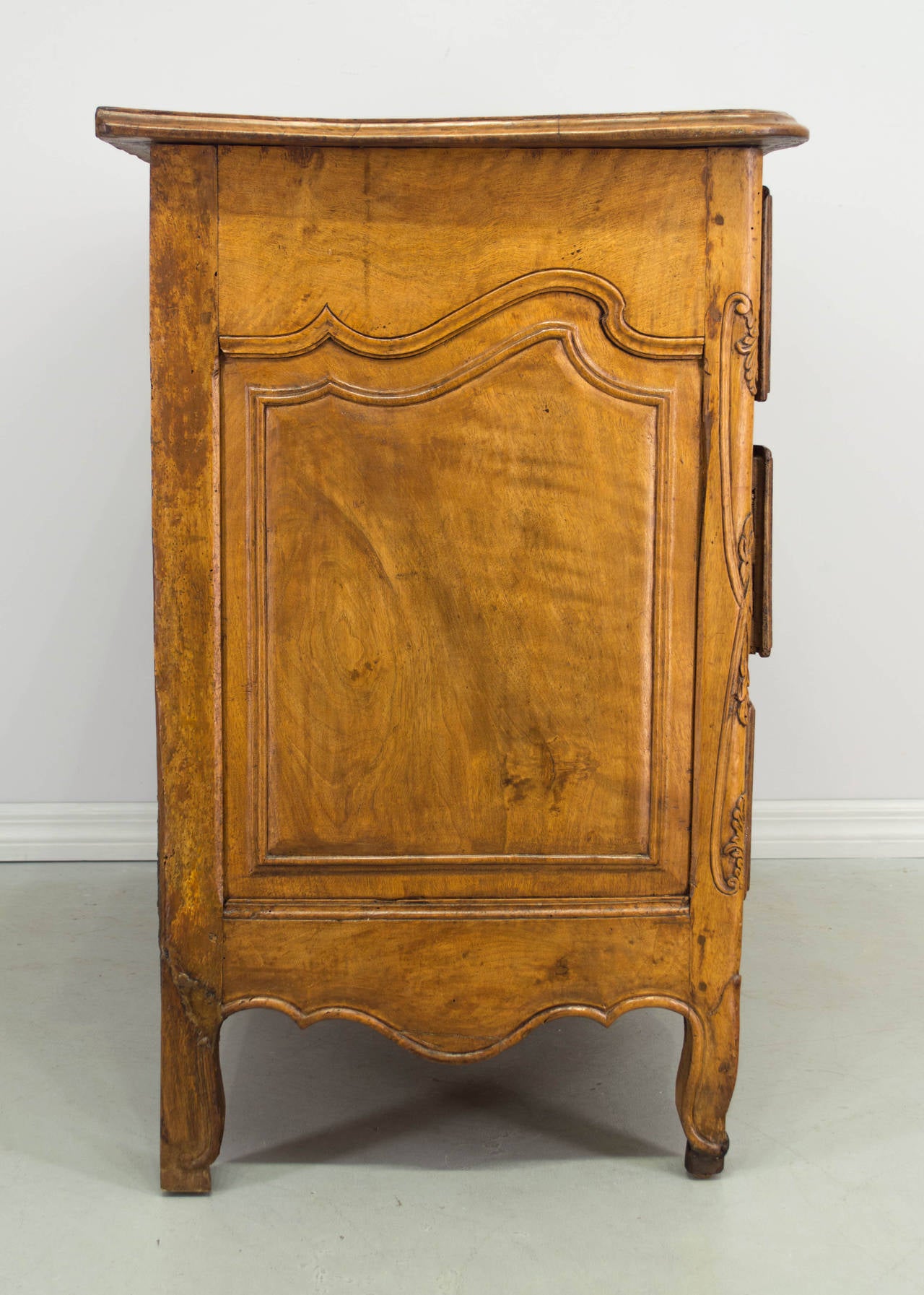 18th Century French Louis XV Commode or Chest of Drawers 3