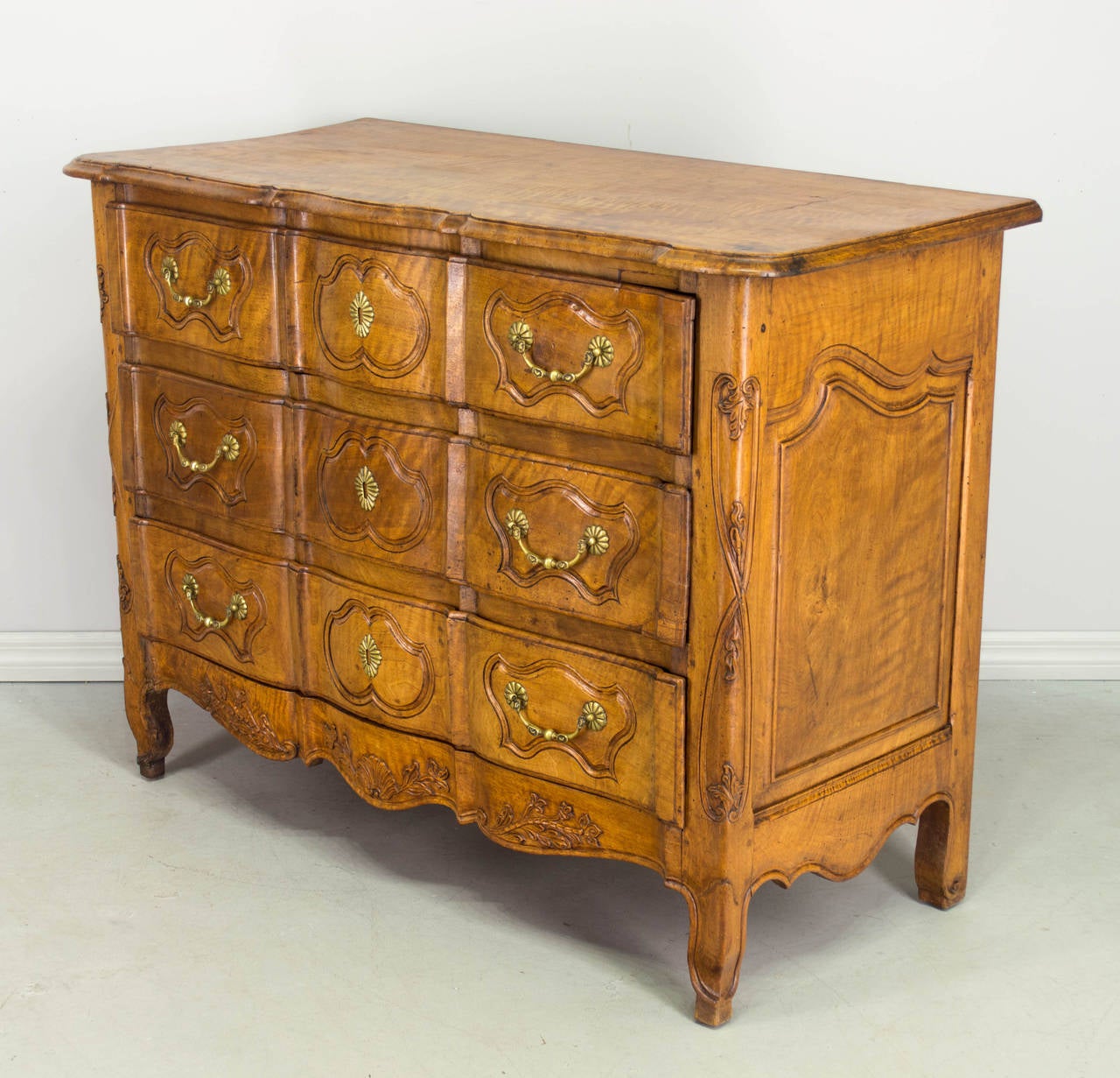 18th Century French Louis XV Commode or Chest of Drawers 1