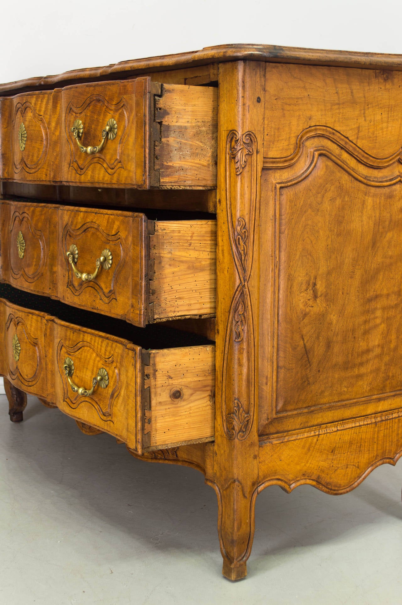 18th Century French Louis XV Commode or Chest of Drawers 4